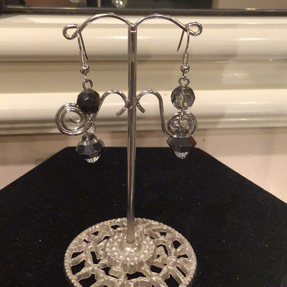 🎉Host Pick🎉🛍2 for $30🛍⬇️Price Drop⬇️Black crystal earrings